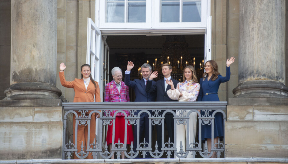 De kongelige med Kong Frederik i spidsen gjorde en god figura på balkonen.