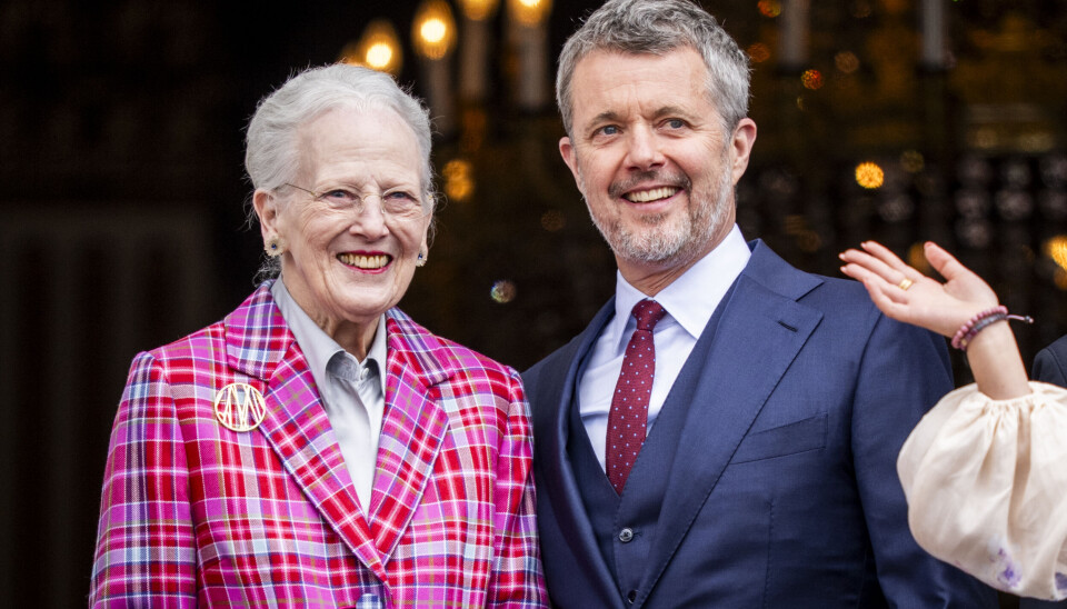 Dronning Margrethe har taget over efter Kong Frederik, der efter al sandsynlighed er rejst udenlands med familien i de kommende dage.