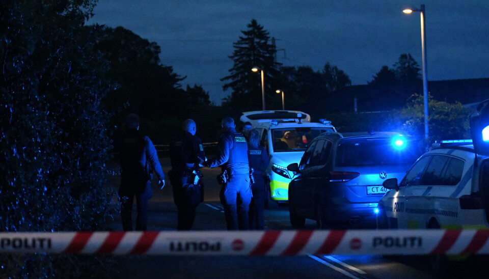 En 50-årig mand har skuddræbt sin kone for derefter at tage sit eget liv. Parret havde to børn.