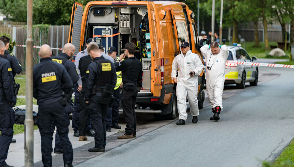 Politiet er sammen med både ammunitionsrydningstjenesten og Beredskabsstyrelsen rykket ud til en adresse i Ishøj. Det skyldes fund af kanonslag