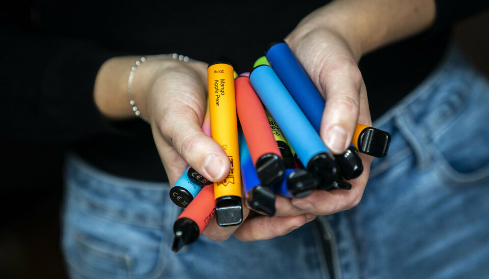 Myndigheder fandt blandt andet 3736 ulovlige bøtter med nikotinposer og 377 puff bars i en aktion mod kiosker i København fredag. (Arkivfoto).