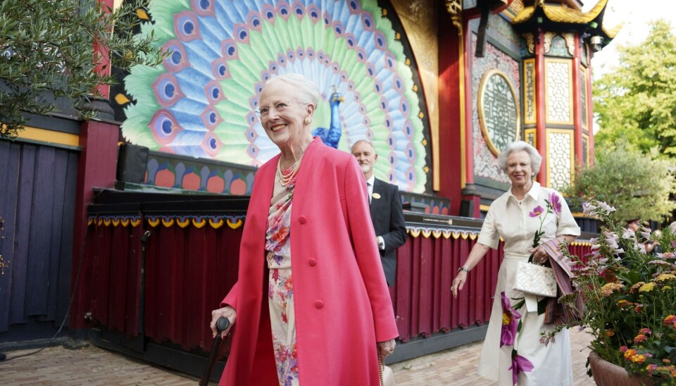Dronning Margrethe og prinsesse Benedikte i tivoli.