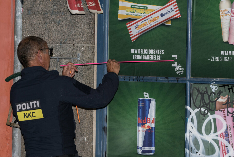 Politiet var søndag aften til stede ved en kiosk på Sankt Hans Gade i København efter et skyderi.