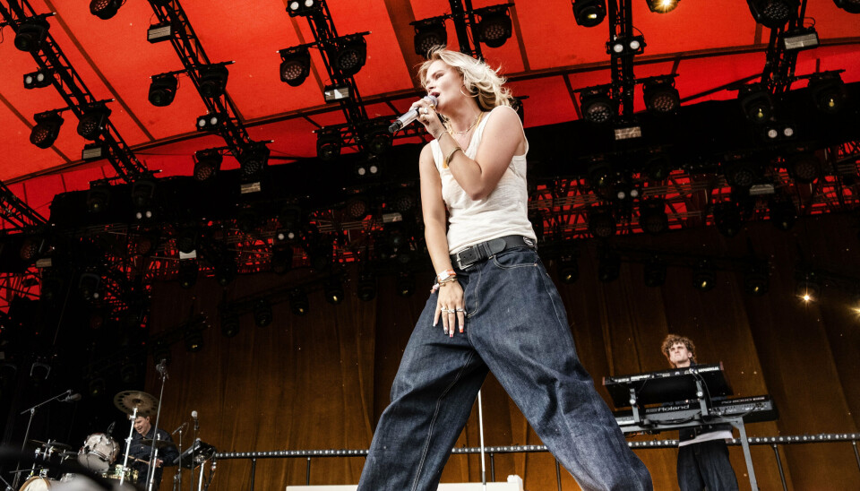 Annika åbner Orange Scene på Roskilde Festival onsdag, men afbrydes af tekniske problemer.