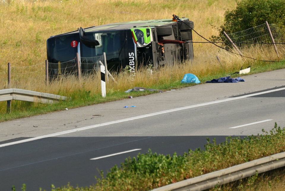 En Flixbus er natten til fredag kørt galt i delstaten Mecklenburg-Vorpommern i Tyskland. Ulykken skete på motorvej A19 på vej fra København til Wien