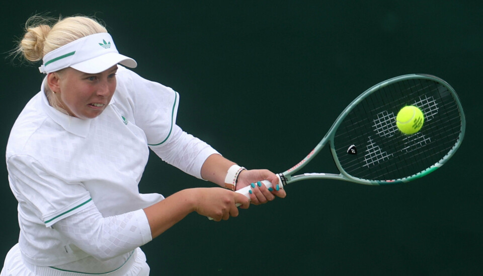 22-årige Clara Tauson er for første gang i fjerde runde ved Wimbledon. Dermed tangerer hun bedste danske resultat på kvindesiden.