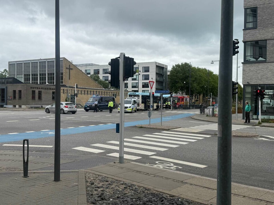 En mand er blevet påkørt af en bus på Jyllandsgade i Aalborg.