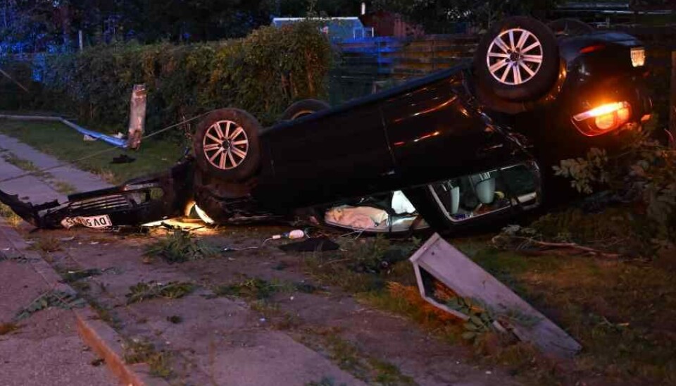 Bilisten kørte efter påkørslen af den unge kvinde galt og bilen væltede rundt.