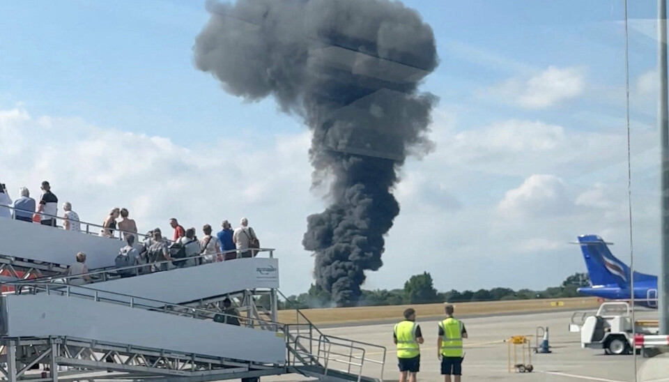 Et fly styrtede søndag ned ved Southend Airport.