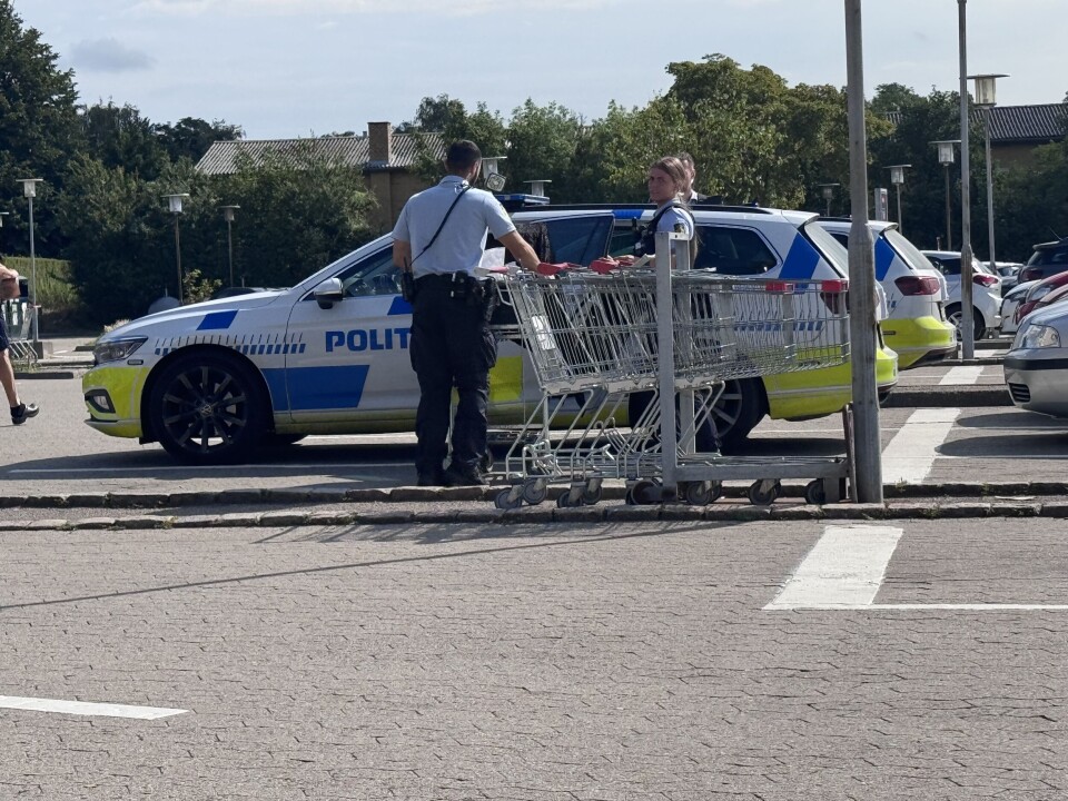 Betjente var massivt til stede, efter der blev fundet kokain i en Coop-butik.