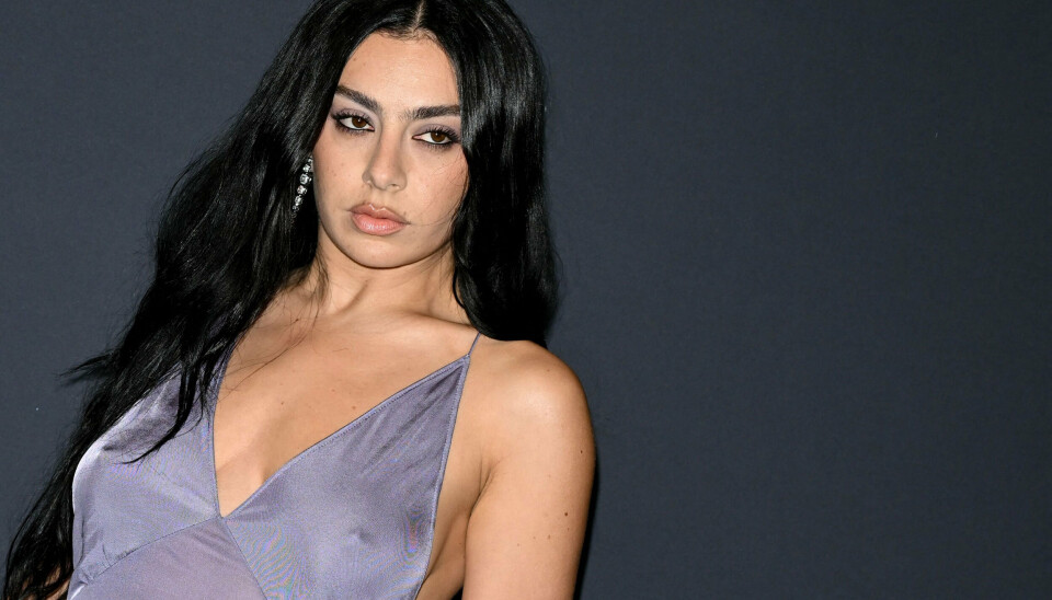 Det britiske popfænomen Charli XCX har sagt ja til The 1975-trommeslageren George Daniel efter omkring fem års forhold. Parret blev gift på rådhuset i byen Hackney i den østlige del af London. (Arkivfoto).