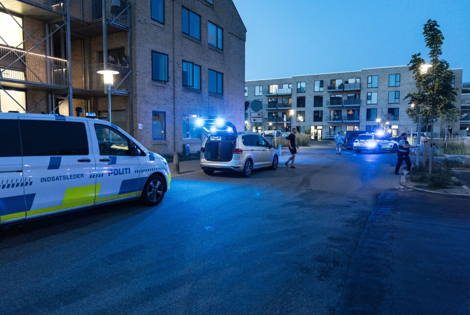 Politiet er til stede tirsdag aften i Hvissinge i Glostrup.