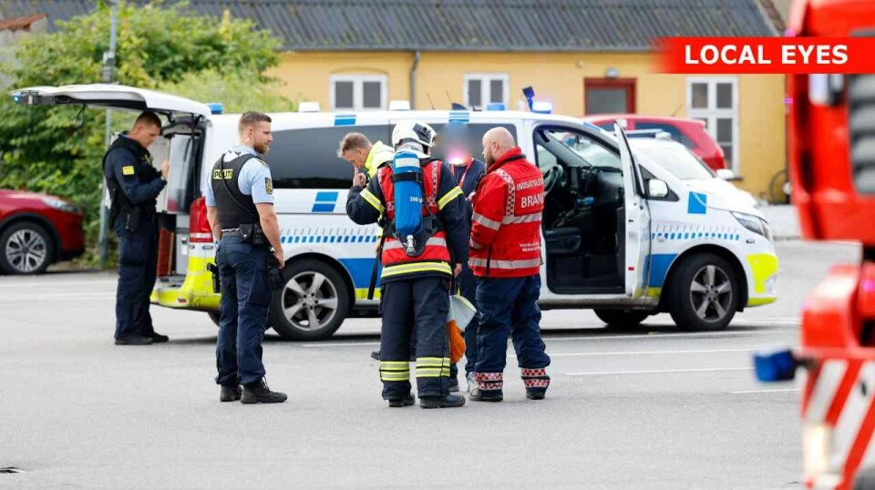 Alle er ude af bygningen efter der opstod brand i et køkken i Meny på Smedelundsvej i Holbæk.