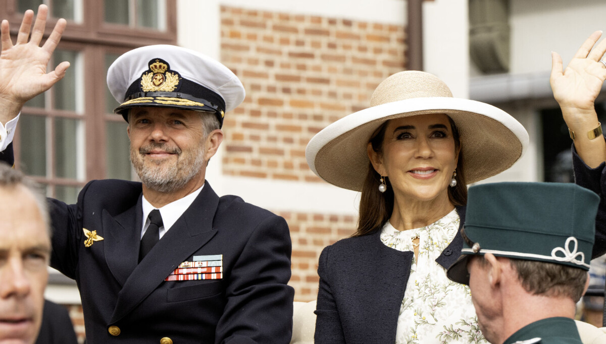 Kong Frederiks Monogram Triumferer langs Thisted Kyst: Et Historisk Øjeblik for Gardehusarregimentet