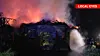 Flammer og røg fra stråtækt hus i Frederiksværk