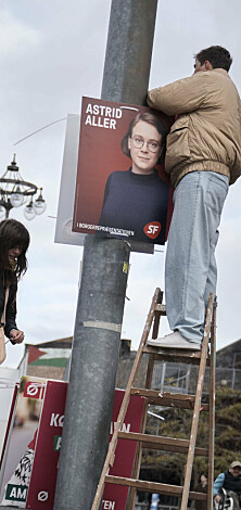 River 300 valgplakater ned