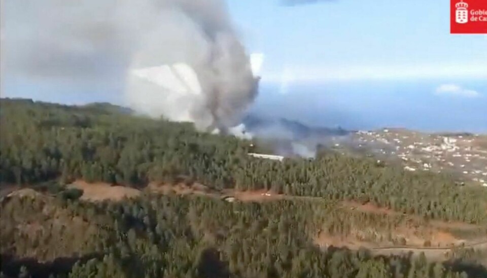 Mindst 11 huse er ødelagt under en skovbrand på La Palma, som er den nordvestligste ø i den spanske øgruppe De Kanariske Øer.
