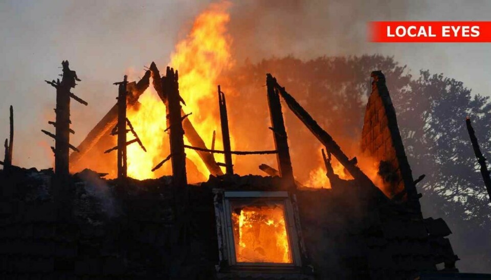 Landejendommens stuehus stod i kæmpe flammer.