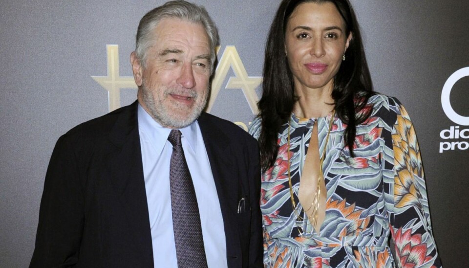 Robert De Niro og hans datter Drena De Niro ved en mere festlig lejlighed end den nuværende, hvor barnebarnet 'Leo' er død. Robert De Niro og hans datter Drena De Niro ved en mere festlig lejlighed end den nuværende, hvor barnebarnet 'Leo' er død.