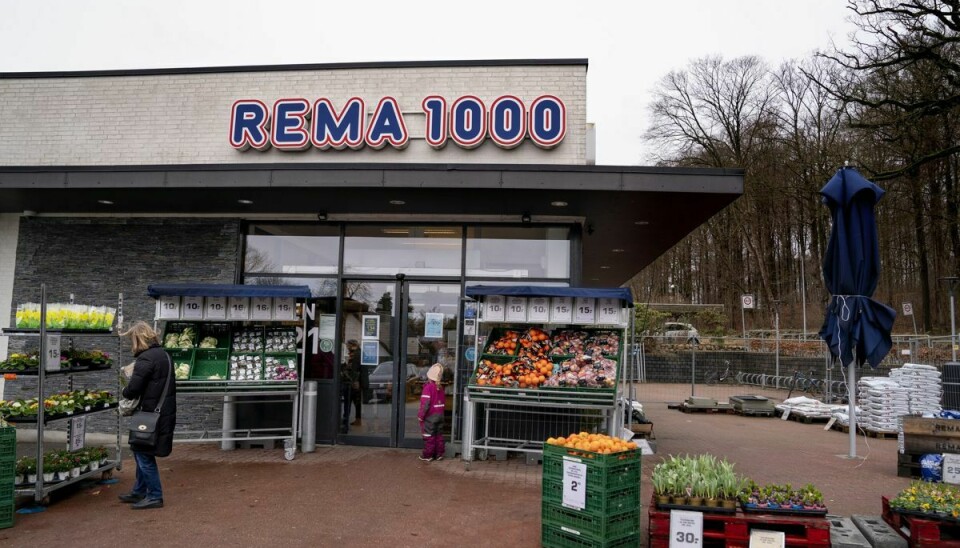 En 19-årig mand var bevæbnet med et ladt haglgevær og fem knive, da han i august i fjor indfandt sig i Rema 1000 i Hareskovby.
