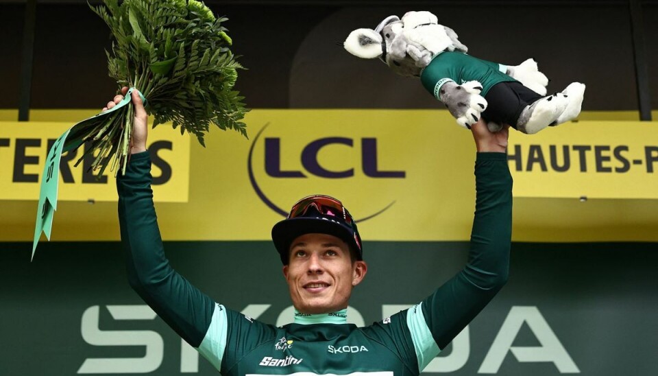 Den beligiske sprinter Jasper Philipsen tager sin tredje etapesejr i år. Den beligiske sprinter Jasper Philipsen tager sin tredje etapesejr i år.