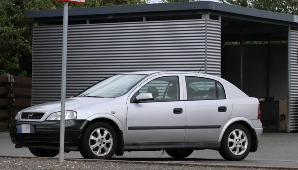 Den sølvfarvede Opel Astra blev hurtigt fundet.