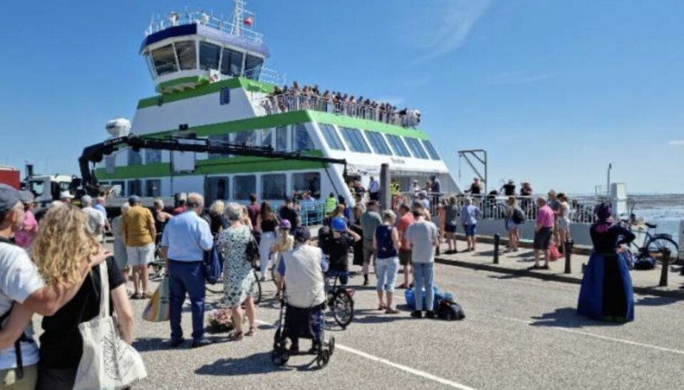 passagererne har måttet væbne sig med tålmodighed i mere end et døgn.