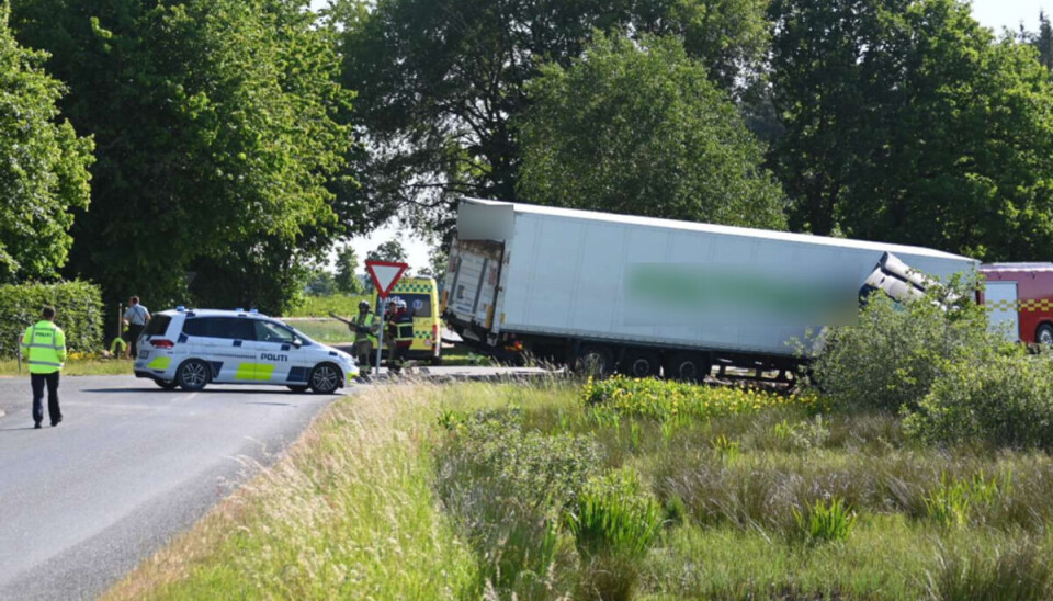 Varebilen kørte ud foran lastbilen.