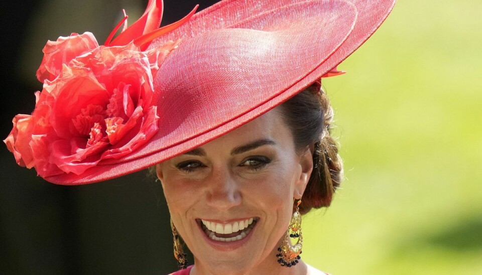 Prinsesse Kate, der allerede er moster til tre, kan nu ses frem til snart også at blive faster. Hendes bror og svigerinde, James Middelton og Alizée Thevenet, venter nemlig deres første barn. Prinsesse Kate, der allerede er moster til tre, kan nu ses frem til snart også at blive faster. Hendes bror og svigerinde, James Middelton og Alizée Thevenet, venter nemlig deres første barn.