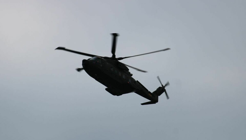 En helikopter har reddet mændene, som drev ud på havet.  (Arkivfoto).