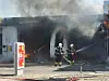 Voldsom brand ved tankstation.