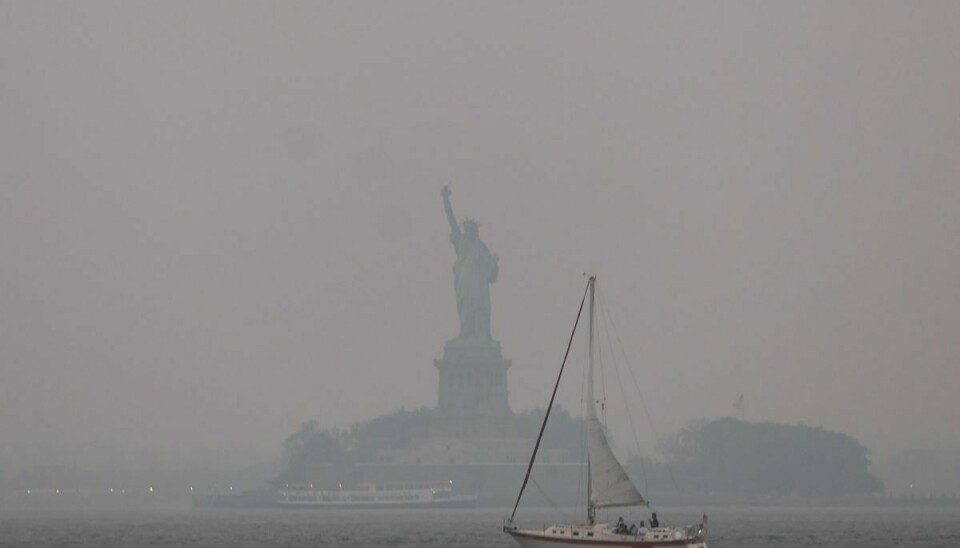 Røg fra skovbrande i Canada har lagt sig som et tæppe over New York og Frihedsgudinden.