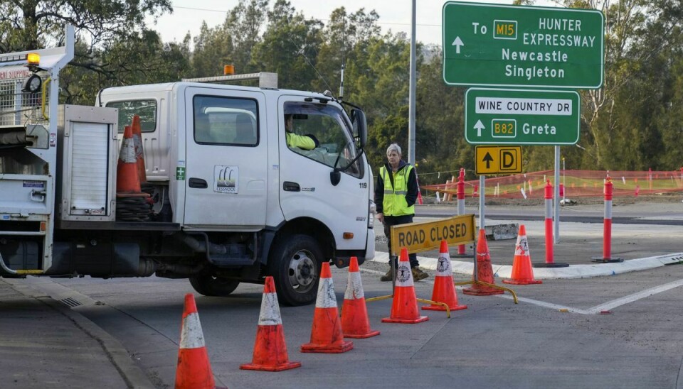 Myndighederne har lukket vej nær byen Greta i den australske delstat New South Wales, hvor mindst ti er omkommet i busulykke.