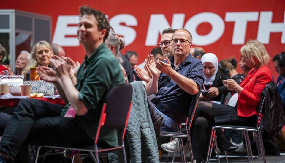 Enhedslistens gruppeformand, Peder Hvelplund, kalder det historisk, at partiet mandag har vedtaget at indføje ændringer om militæret og Nato i principprogram. Enhedslistens gruppeformand, Peder Hvelplund, kalder det historisk, at partiet mandag har vedtaget at indføje ændringer om militæret og Nato i principprogram.