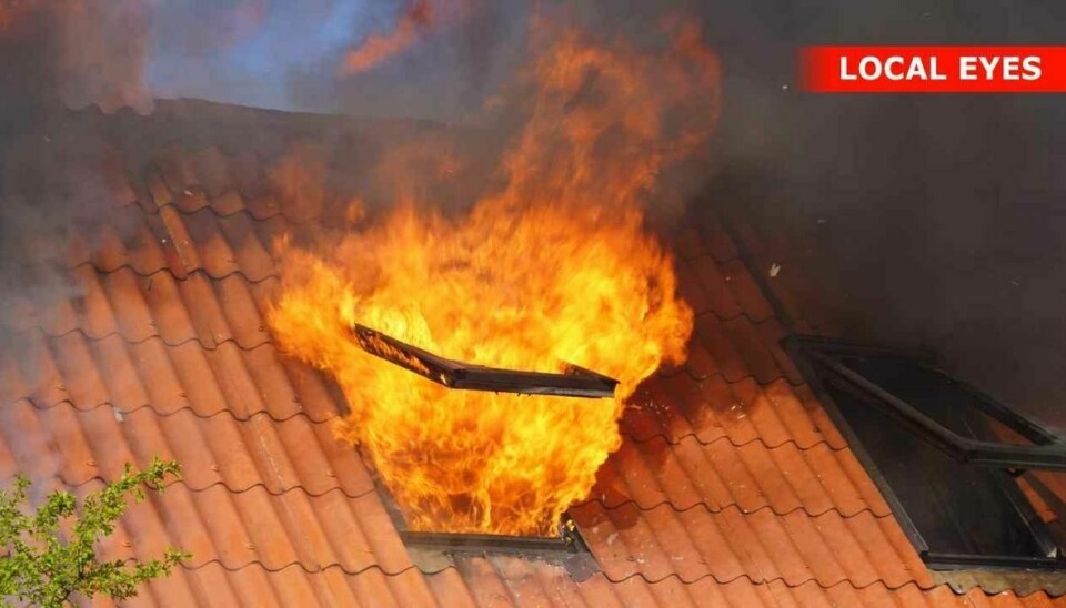 Går det galt med ukrudtsbrænderen i haven er der ikke langt til, at ilden når dit hus. (Arkivfoto)
