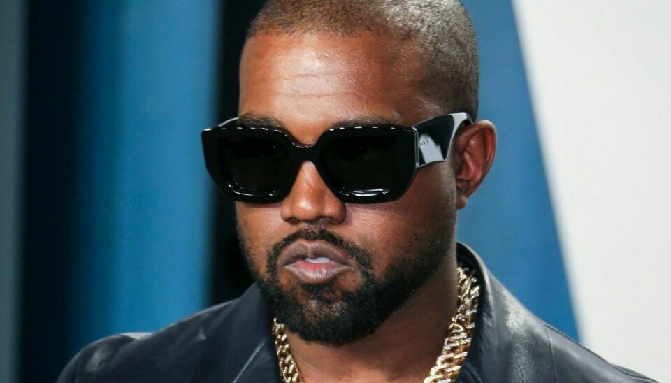 Kanye West er blevet sagsøgt for vold efter hændelse med mobiltelefon.