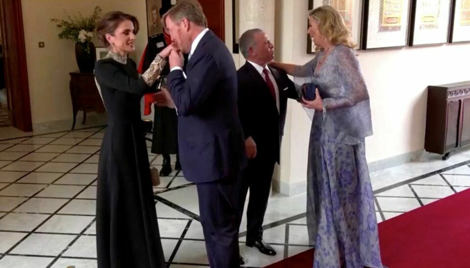 Det hollandske kongepar bliver modtaget af kong Abdullah II og dronning Rania.