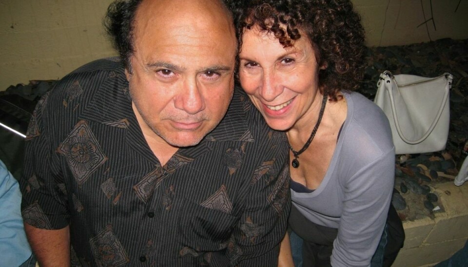 Rhea Perlman og Danny DeVito er fortsat gift. Det afslører hun ifølge News.com.au i podcasten 'Wiser than me'.