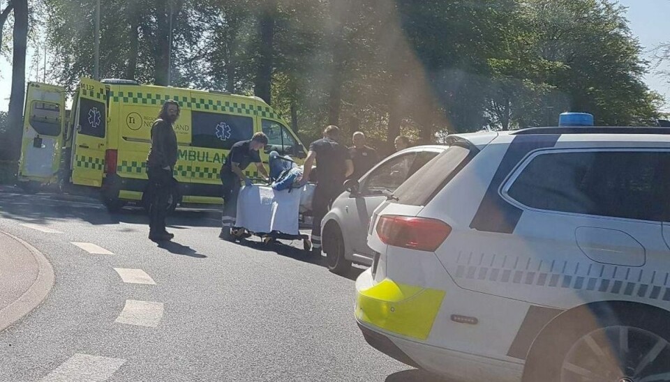 En cyklist blev påkørt af en bil. En cyklist blev påkørt af en bil.