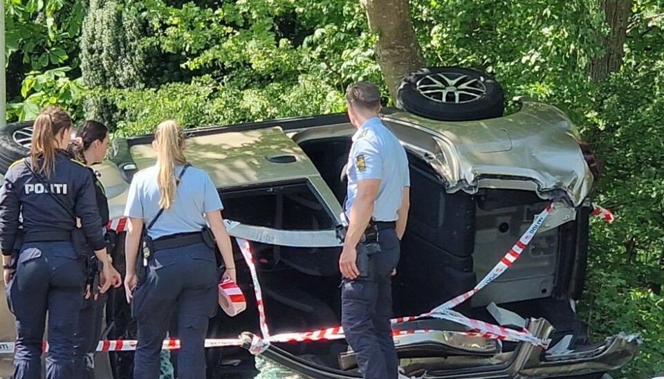 To personer fra denne bil er kørt på hospitalet med brud. To personer fra denne bil er kørt på hospitalet med brud.