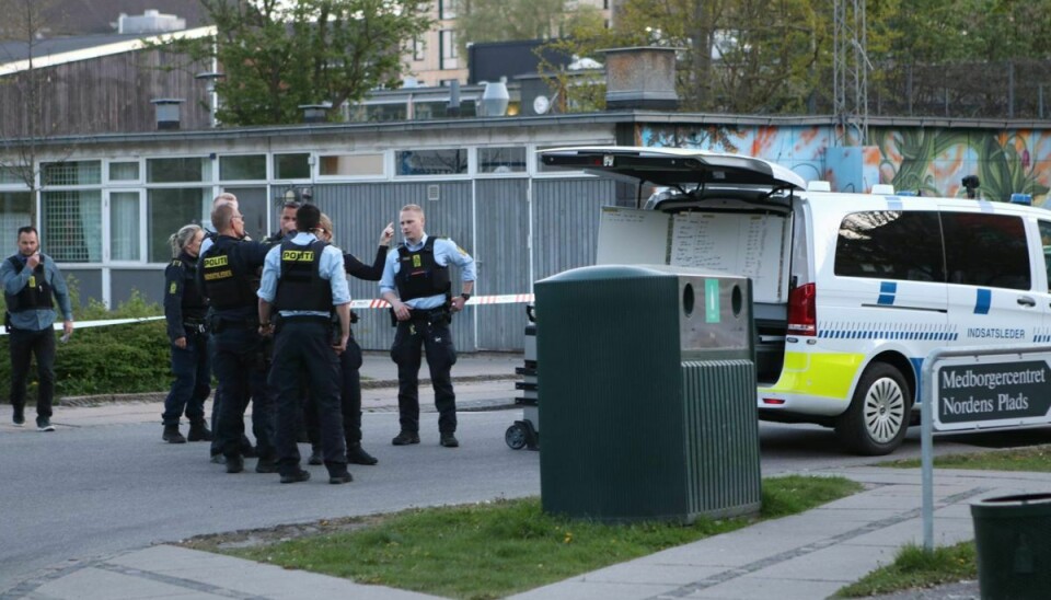 Politiet til stede ved skyderiet omkring Sofus Francks Vænge på Frederiksberg.