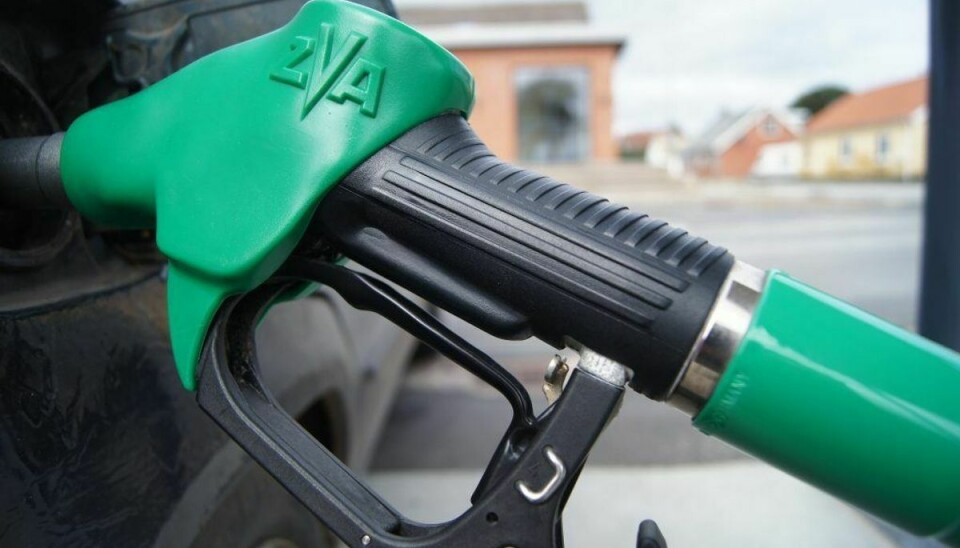 Priserne på benzin er faldet en del efter en voldsom himmelflugt.