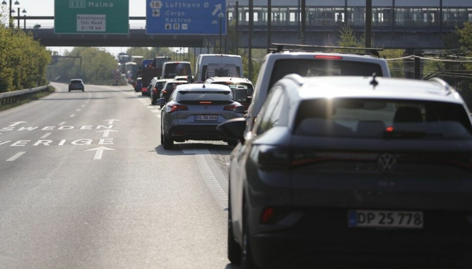Trafikken blokeres ligeledes på Øresundsbroen ved Amager. Trafikken blokeres ligeledes på Øresundsbroen ved Amager.