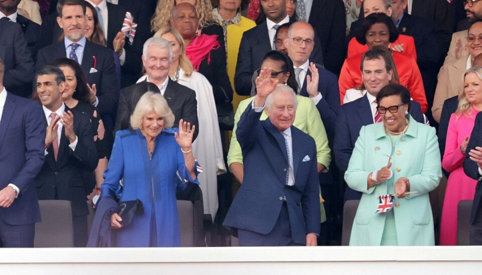 Kong Charles III overværer sammen med dronning Camilla, den britiske premierminister Rishi Sunak og yderligere medlemmer af den britiske royale familie kroningskoncerten søndag aften. Kong Charles III overværer sammen med dronning Camilla, den britiske premierminister Rishi Sunak og yderligere medlemmer af den britiske royale familie kroningskoncerten søndag aften.