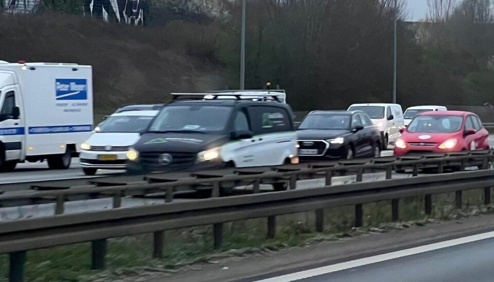 Der er kø på motorvejen. (Arkivfoto). Der er kø på motorvejen. (Arkivfoto).