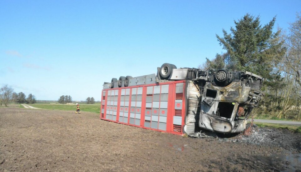 Der var brand i førerhuset, som det lykkedes beredskabet at slukke. Der var brand i førerhuset, som det lykkedes beredskabet at slukke.