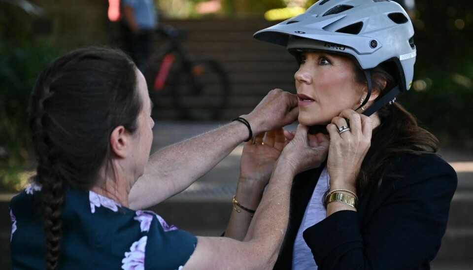 Kronprinsesse Mary forbereder sig til en cykeltur i Sydney den 28. april. Her kom en mystisk mand lidt for tæt på kronprinsessen. Der er ikke tale om personen på billedet.