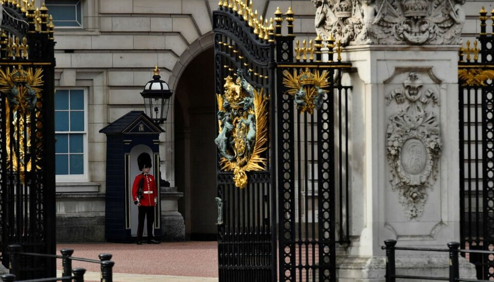 En mand blev tirsdag aften anholdt ved Buckingham Palace i London. (Arkivfoto). En mand blev tirsdag aften anholdt ved Buckingham Palace i London. (Arkivfoto).