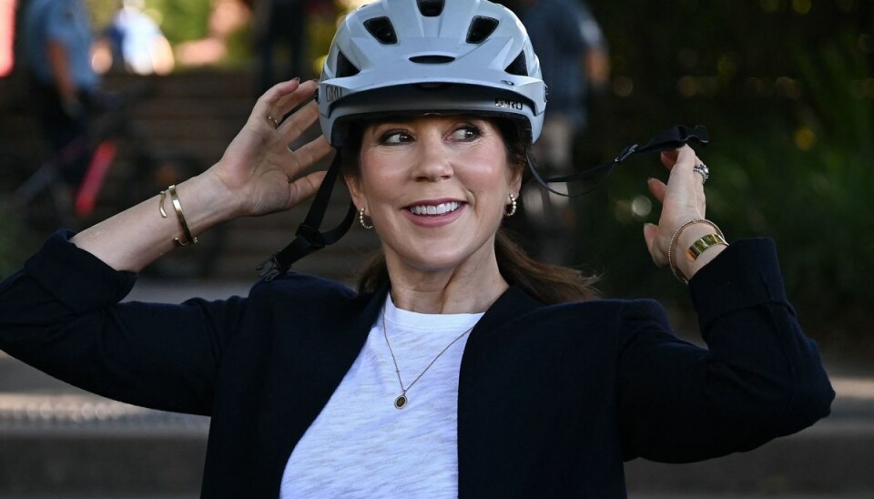 I den australske delstat New South Wales er det lovpligtigt at bære cykelhjelm, når man cykler. I den australske delstat New South Wales er det lovpligtigt at bære cykelhjelm, når man cykler.