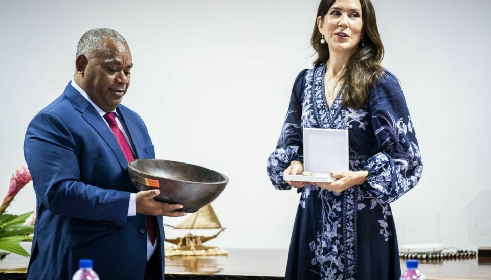 Kronprinsesse Mary møder Vanuatus udenrigsminister Jotham Napat i Port Vila, Vanuatu i det sydlige stillehav, mandag den 4 April.